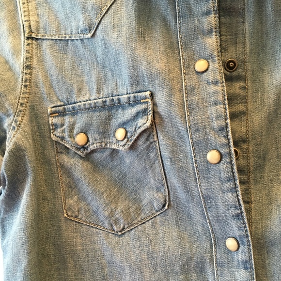Gap Chambray Denim Button Up - Picture 3 of 6